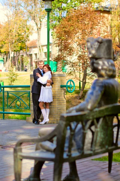 Happy bride and groom — Stock Photo, Image