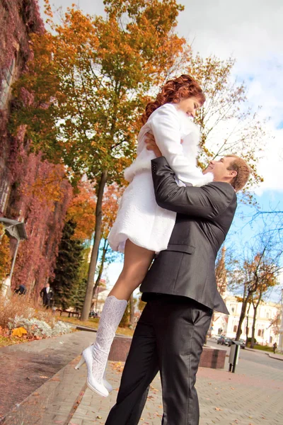 Happy bride and groom — Stock Photo, Image