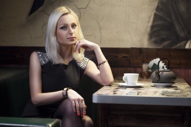güzel bir kadın Café