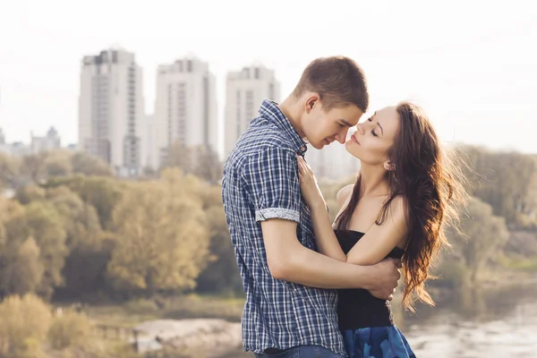 Beautiful young couple embracing — Stock Photo, Image