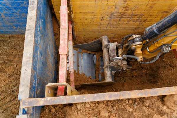 Trench construction using metal trench supports The lining protects the walls from collapsing and save the workers. Top view.