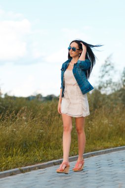 Genç güzel kadın.