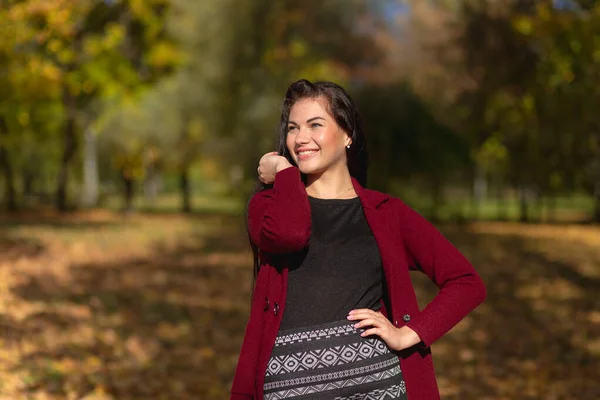 Portrait Joyful Young Woman Enjoying Autumn Park Beautiful Brunette Girl — Stock Photo, Image