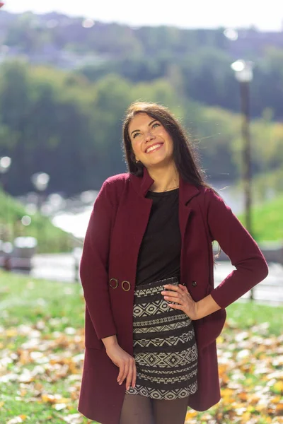 Portrait Joyful Young Woman Enjoying Autumn Park Beautiful Brunette Girl — Stock Photo, Image