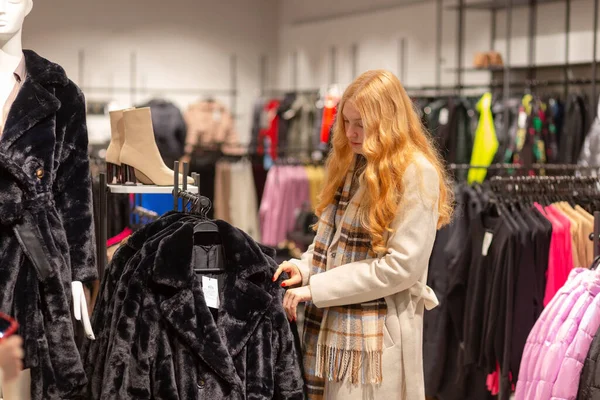 Young Female Customer Golden Hair Examining Best Fur Coats Modern — Stock Photo, Image