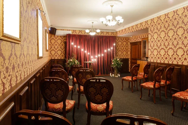 Saal Für Die Feier Der Hochzeit Schöner Roter Innenraum Mit — Stockfoto