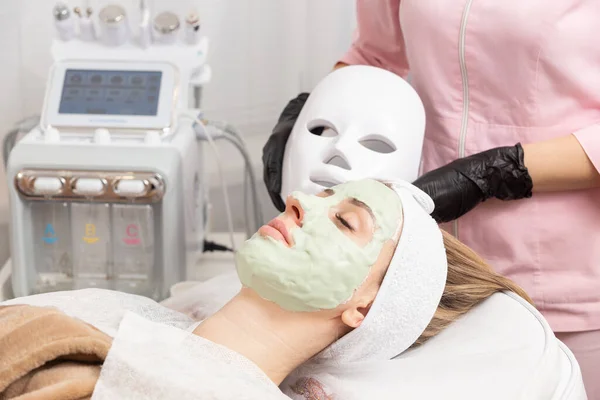 Spa Woman Applying Facial Clay Mask Beauty Treatments Close Portrait — Stock Photo, Image