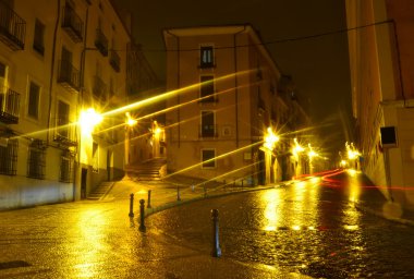 Cuenca pitoresk eski Meydanı gece manzarası. İspanya
