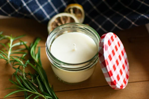 Scented Candle Scent Lemon Rosemary Screw Top Jar Closeup — Stock Photo, Image