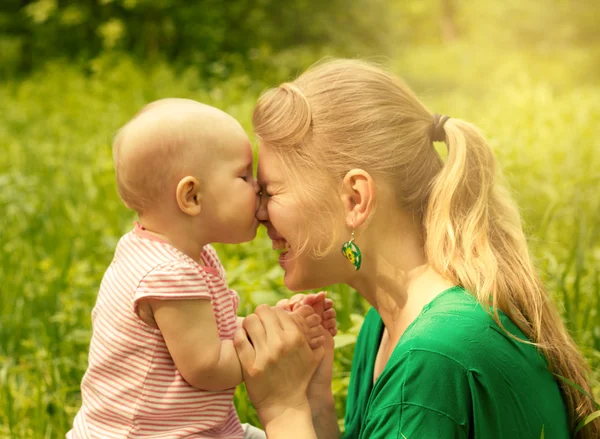 Family activities outdoors — Stock Photo, Image