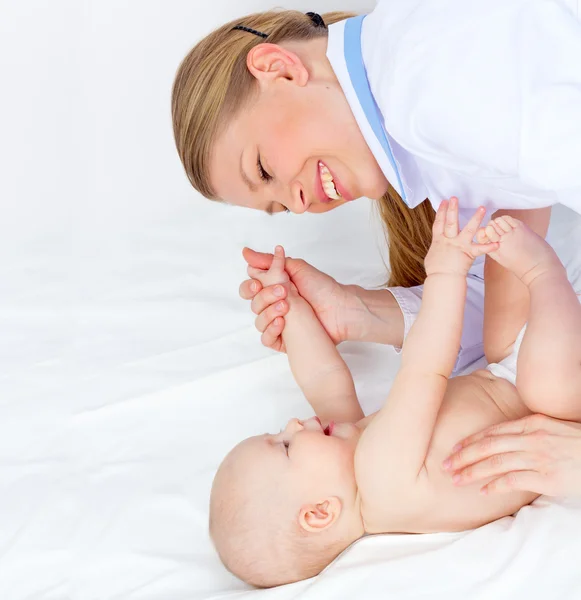 Apró baba nő orvos — Stock Fotó