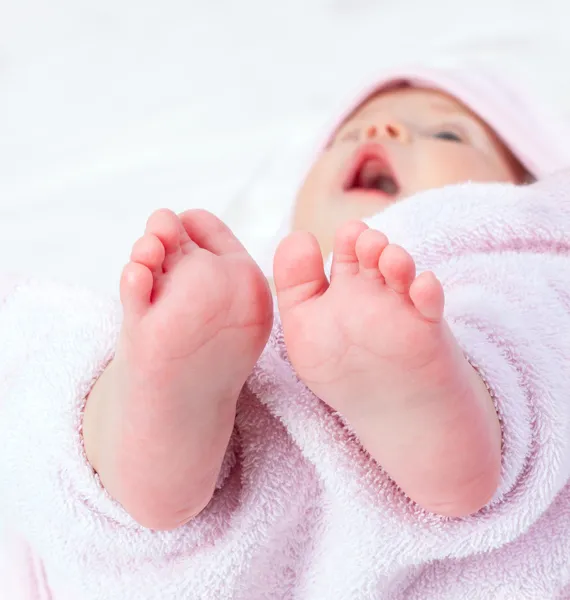 Voeten van pasgeboren baby — Stockfoto