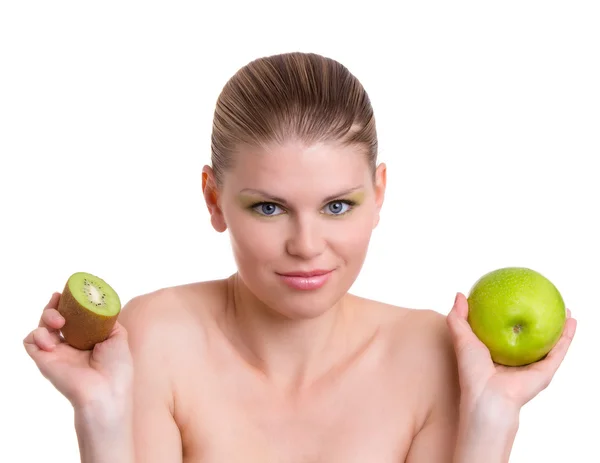Attraktiv ung kvinna med frukter — Stockfoto
