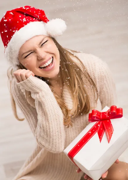 Santa meisje en sneeuwvlokken — Stockfoto