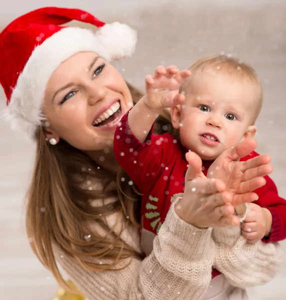 Família celebrando o Natal Fotos De Bancos De Imagens