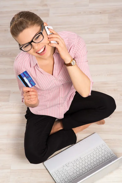 E-Commerce-Frau — Stockfoto