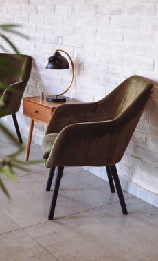 iki gri koltuk modern ev iç tasarımı 