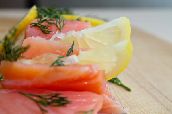 Salted salmon with lemon — Stock Photo, Image