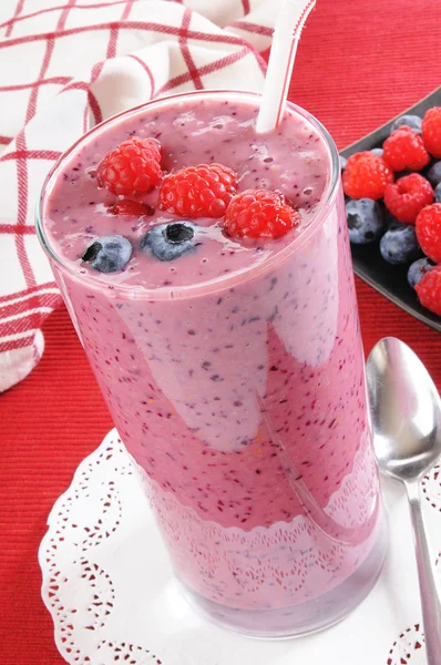 Himbeer-Smoothie aus Blaubeeren — Stockfoto