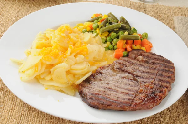 Steak dinner — Stock Photo, Image