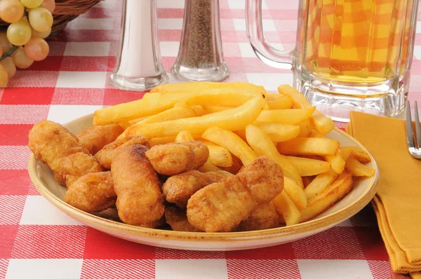 Chicken strips with beer — Stock Photo, Image