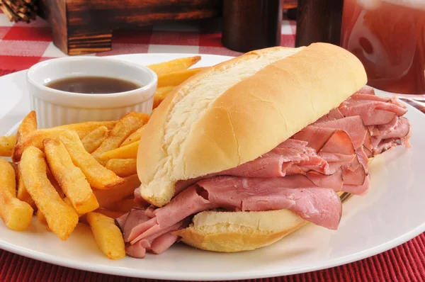 Roast beef sandwich au jus — Stockfoto