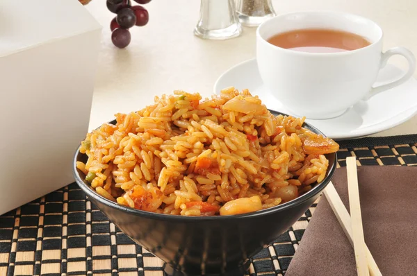 Shrimp stir fry and tea — Stock Photo, Image