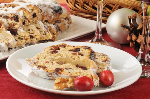 Kızılcık stollen dilimlenmiş — Stok fotoğraf