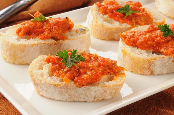 Piquillo and artichoke bruschetta on Italian bread — Stock Photo, Image