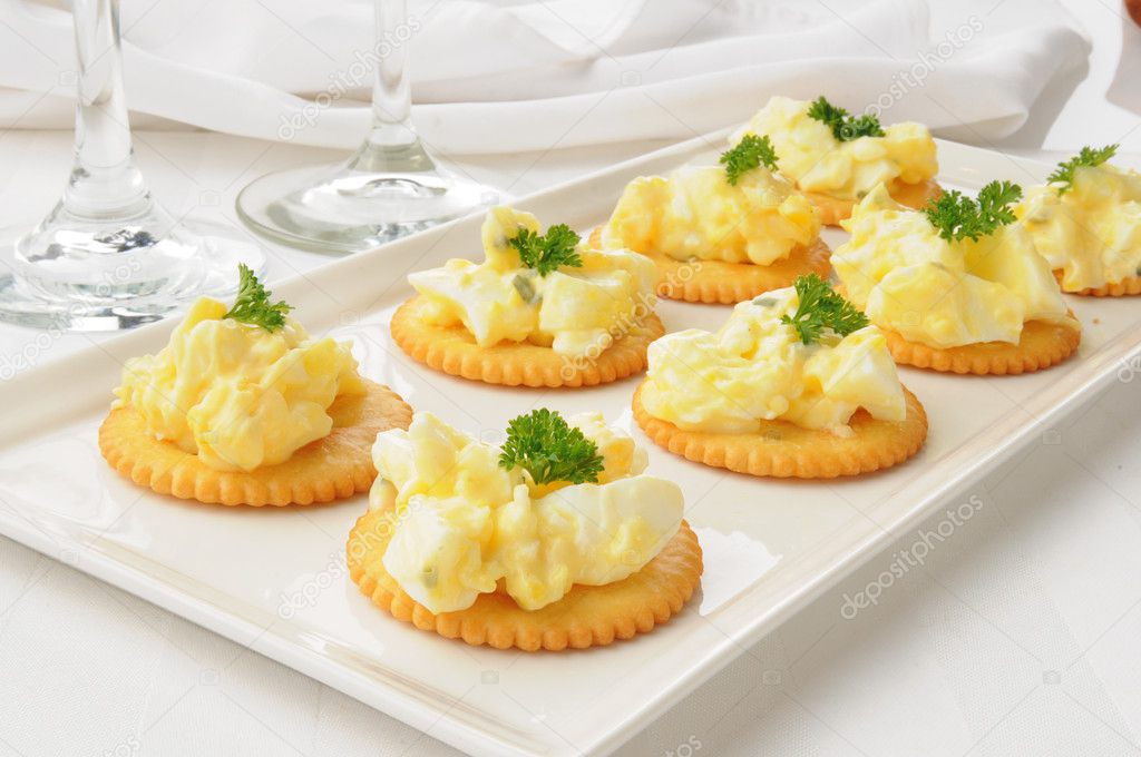 Snack crackers with deviled egg