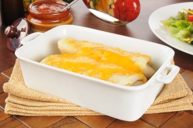 Burrito eritilmiş kaşar peyniri ile