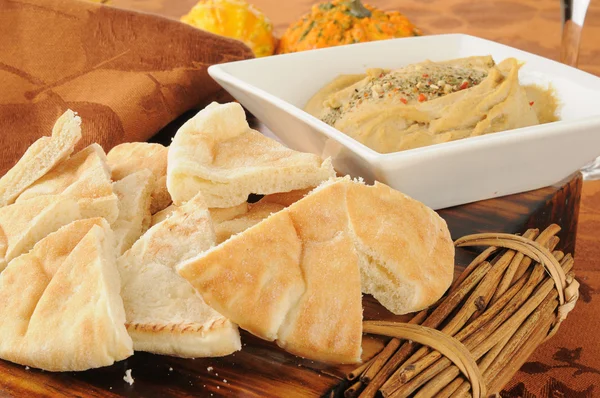 Hummus de crecimiento de pan de pita — Foto de Stock