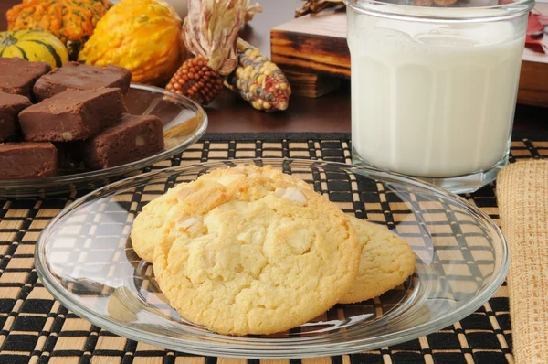 White chocolate chip cookies — Stock Photo, Image