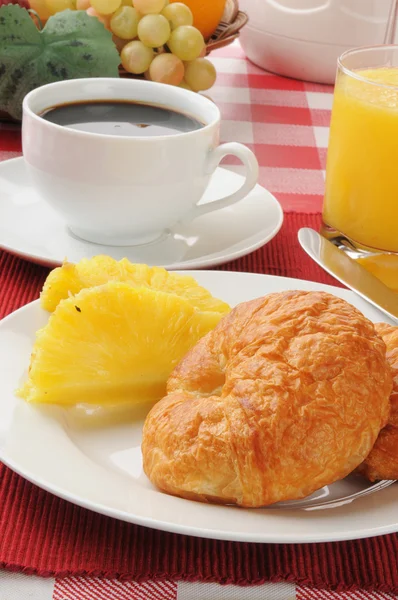 Croissants and pineapple — Stock Photo, Image