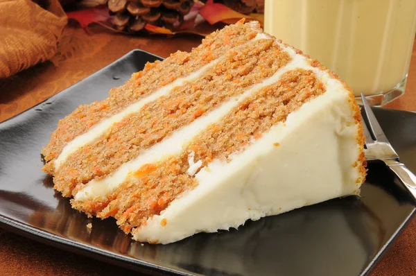 Carrot cake and egg nog — Stock Photo, Image