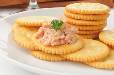 Baharatlı jambon kanepeler