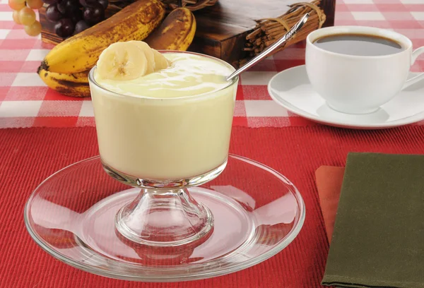 Organic banana vanilla yogurt — Stock Photo, Image