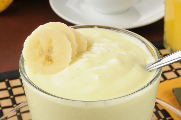 Банановый йогурт — стоковое фото