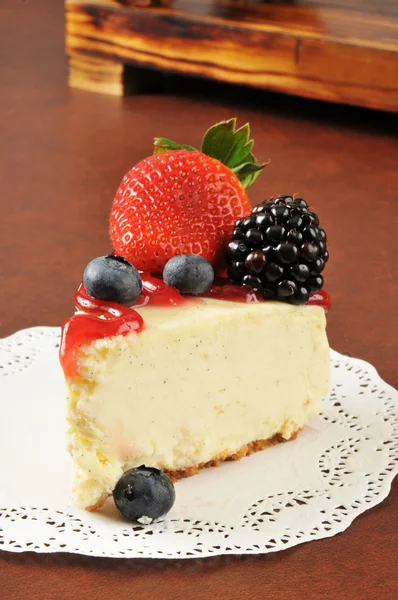 Cheesecake with strawberries — Stock Photo, Image