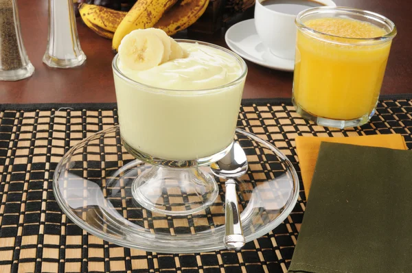 Banaan yoghurt met jus d'orange — Stockfoto