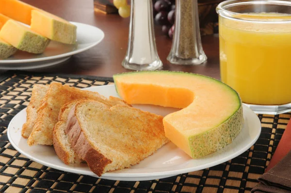 Cantaloupemelon och toast — Stockfoto