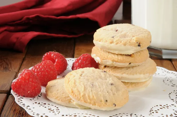 Raspberry shortbread cookies — Stock Photo, Image