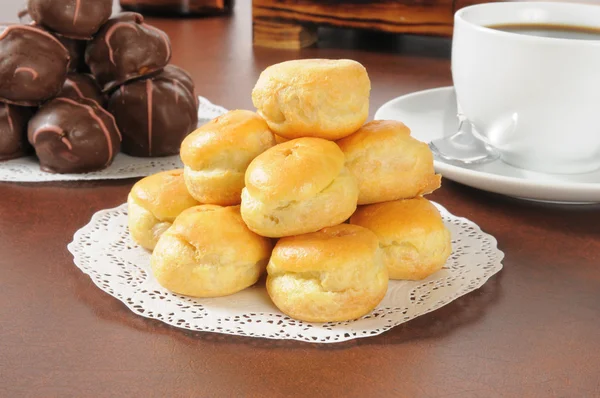 Bite sized cream puffs — Stock Photo, Image