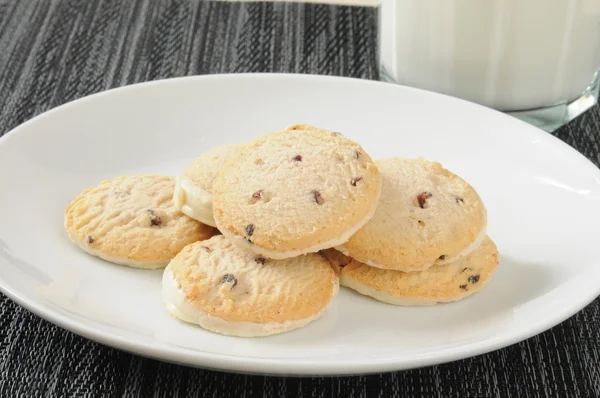 Galletas y leche —  Fotos de Stock