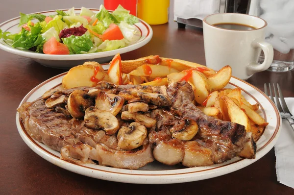 Grilled rib steak with sauteed mushrooms — Stock Photo, Image