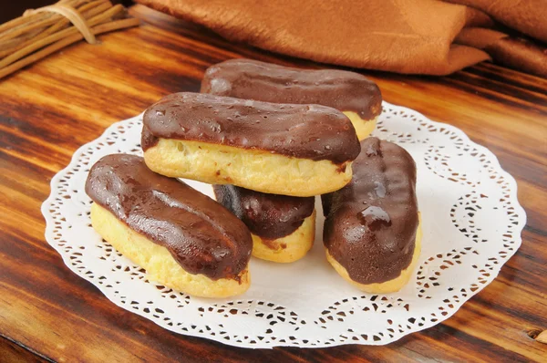 Eclairs with chocolate icing — Stock Photo, Image