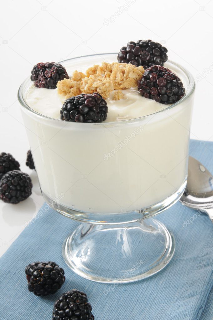 Yogurt with blackberries and granola