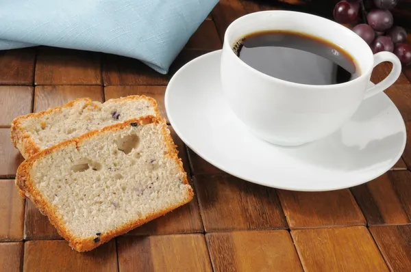 Koffie en bosbes brood — Stockfoto