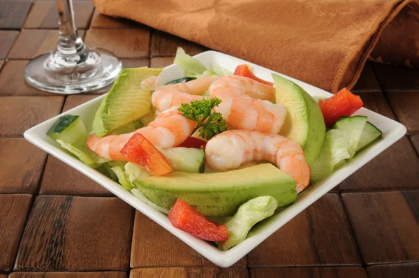 Shrimp and avocado salad — Stock Photo, Image