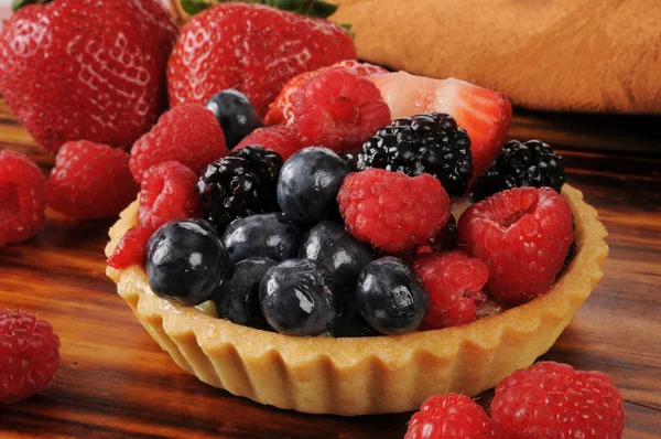 Изысканный фруктовый пирог — стоковое фото